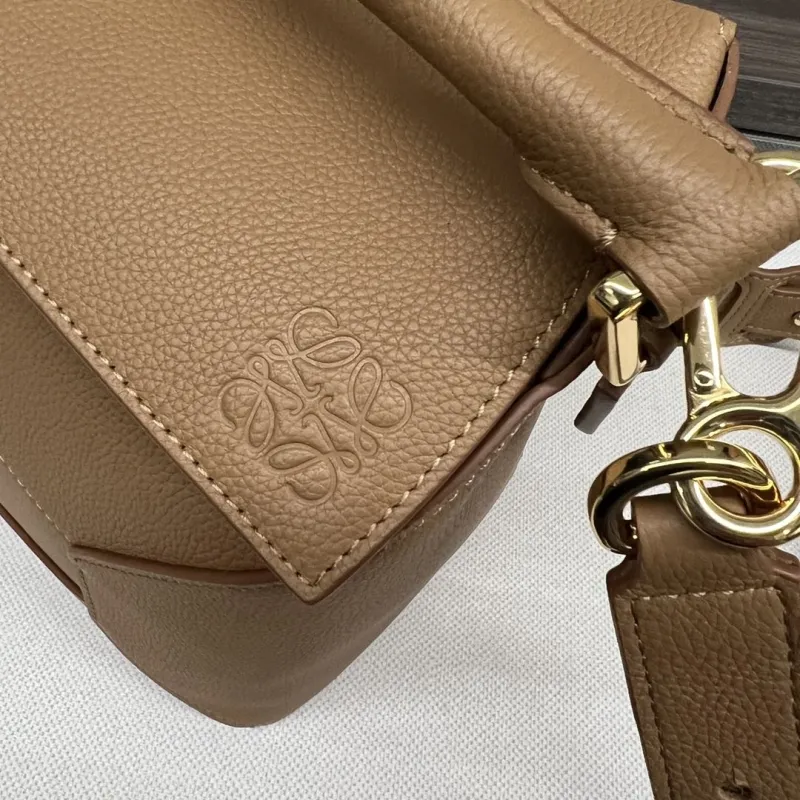 LOEWE Tan Leather Shoulder Bag Model 185 - Image 5