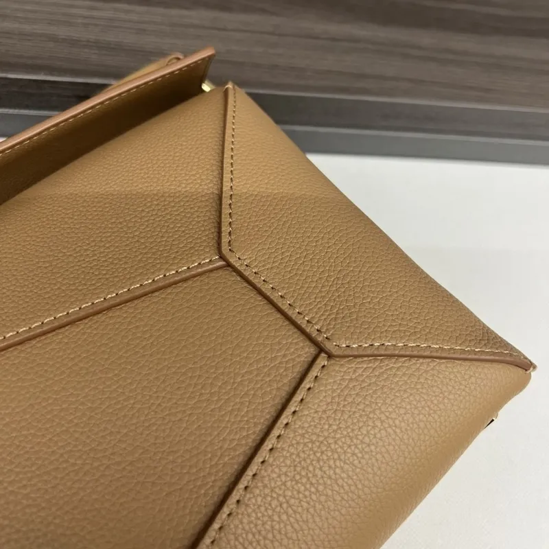 LOEWE Tan Leather Shoulder Bag Model 185 - Image 6