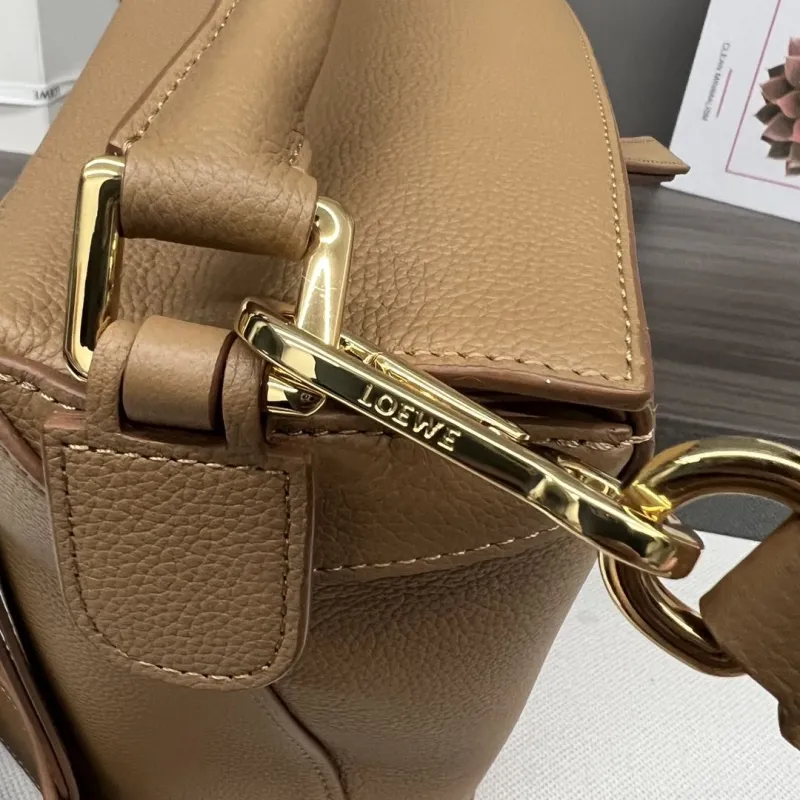 LOEWE Tan Leather Shoulder Bag Model 185 - Image 7