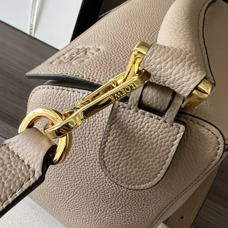 Loewe Beige Puzzle Leather Shoulder Bag - Image 6