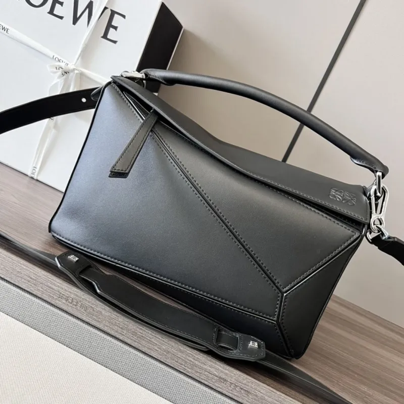 Loewe Black Leather Shoulder Handbag 192