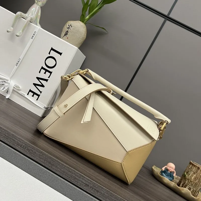LOEWE Beige Leather Shoulder Handbag 195