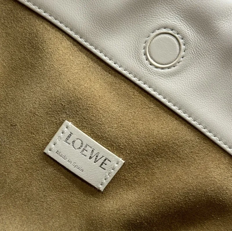 LOEWE Cream Leather Chain Bucket Bag - Image 10