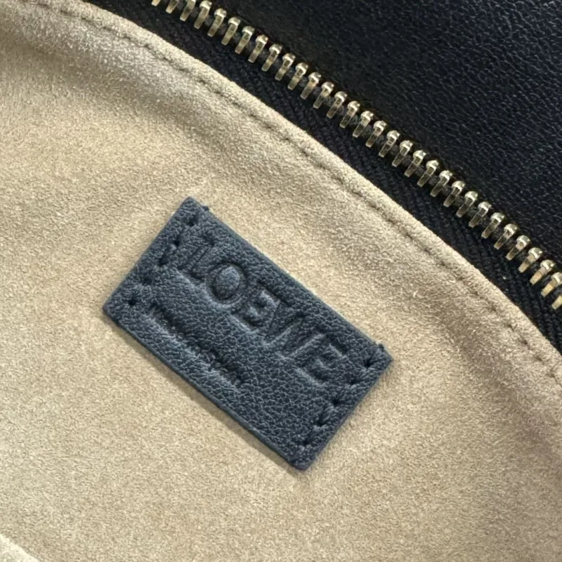 LOEWE Black Leather Crossbody Bag - Image 8
