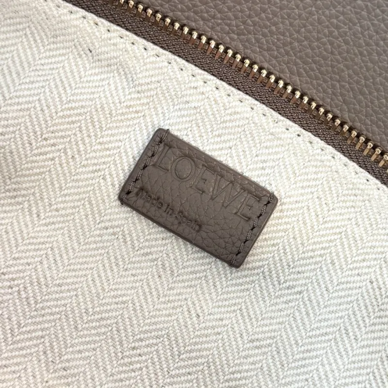 Loewe Taupe Leather Shoulder Handbag - Image 9