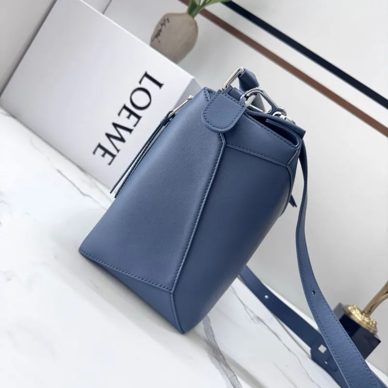 Alternative view of Loewe Blue Leather Shoulder Bag 251