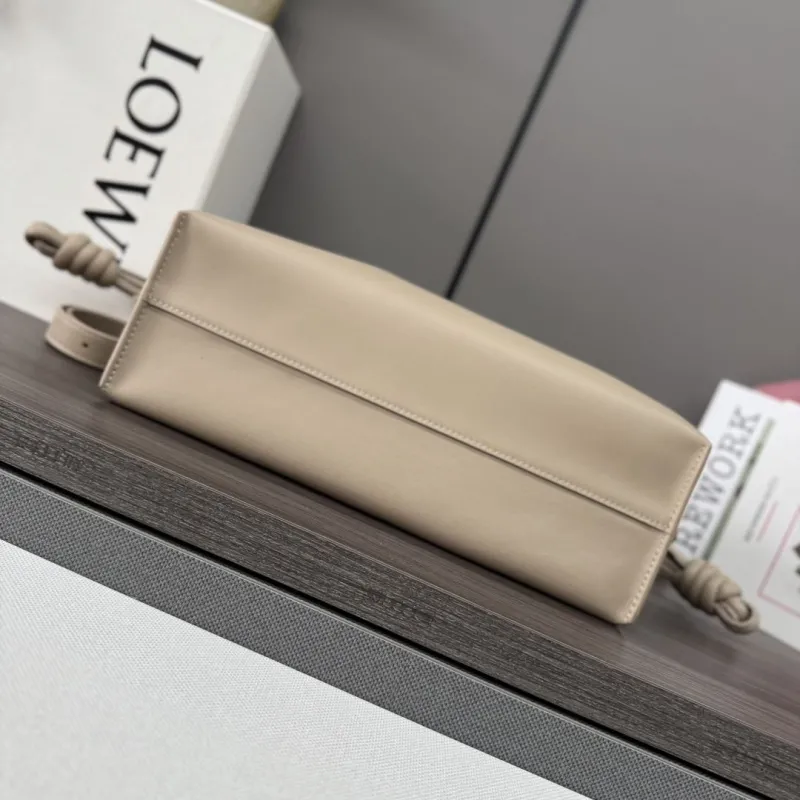 Loewe Beige Leather Crossbody Bag - Image 4