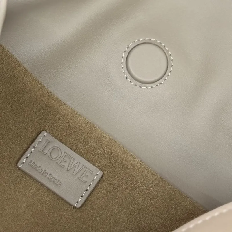 Loewe Beige Leather Crossbody Bag - Image 9
