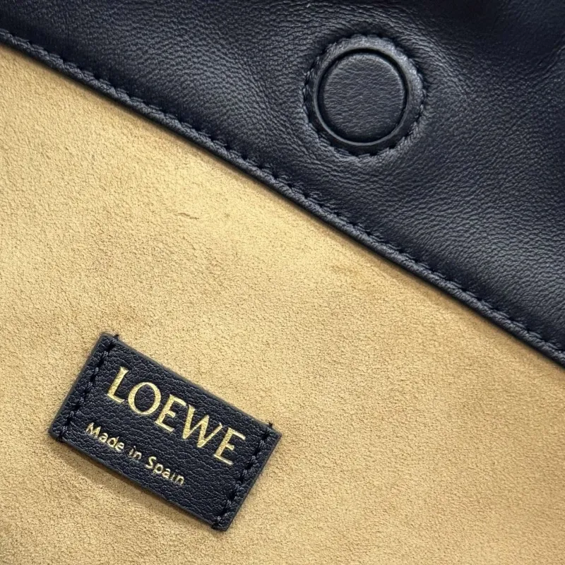 LOEWE Black Leather Chain Shoulder Bag - Image 9