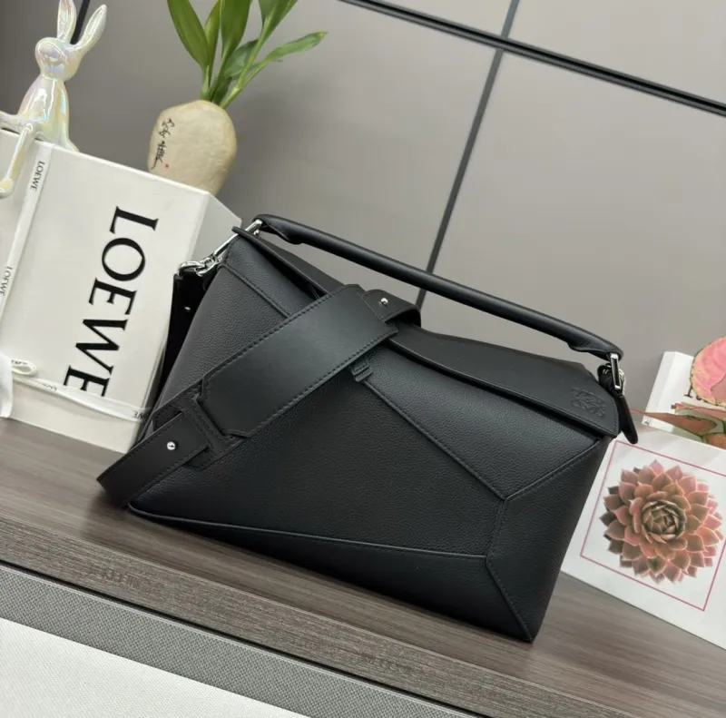 LOEWE Black Leather Handbag 306