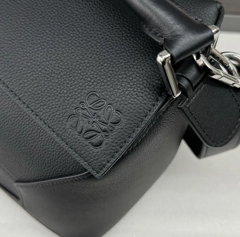 LOEWE Black Leather Handbag 306 - Image 5