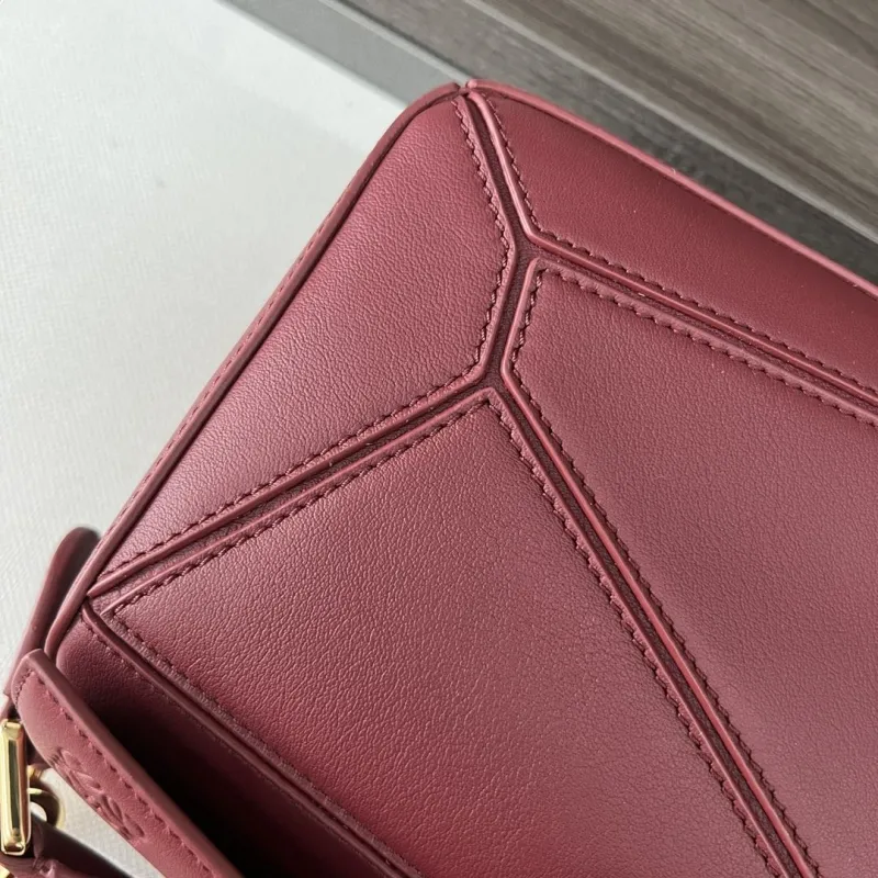 Loewe Burgundy Leather Crossbody Handbag 310 - Image 6