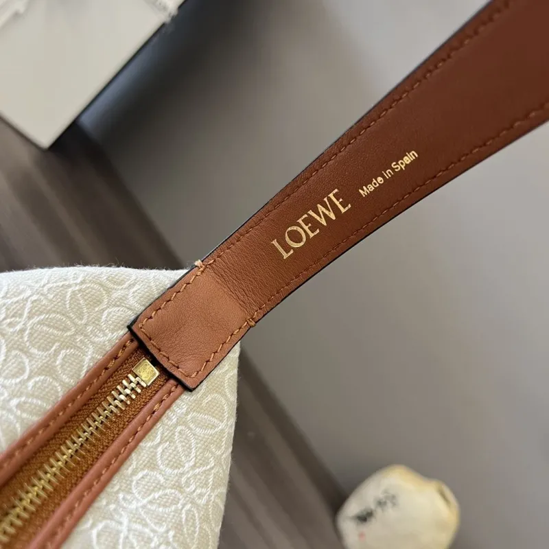 Loewe Cream Canvas Hobo Shoulder Bag - Image 5