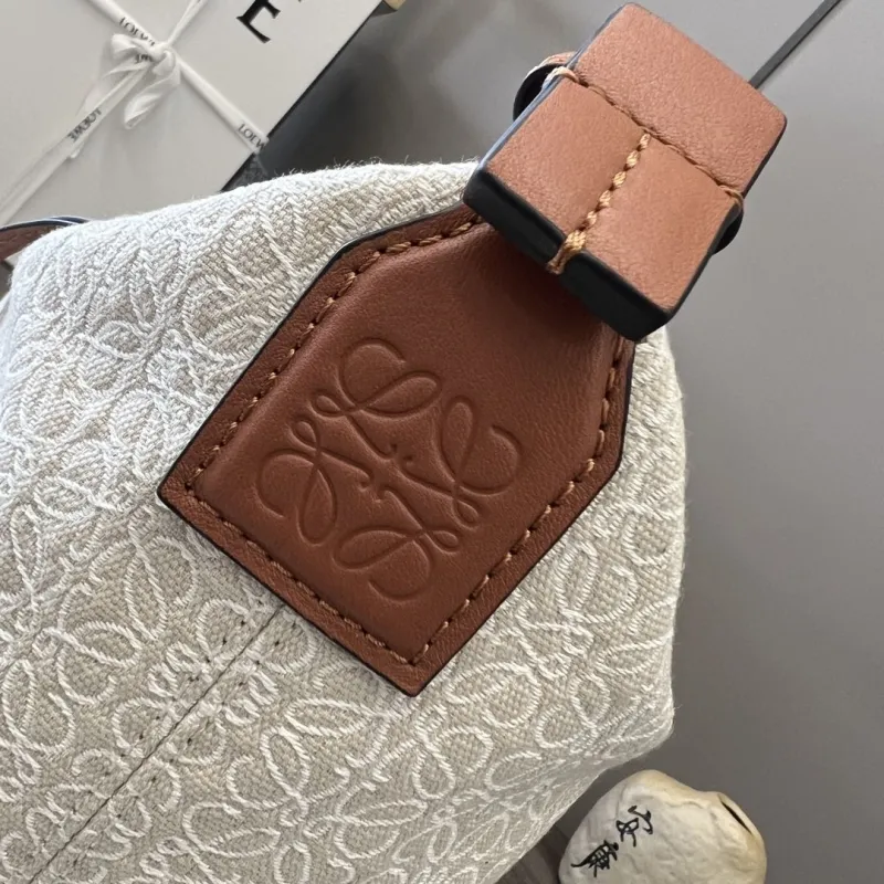 Loewe Cream Canvas Hobo Shoulder Bag - Image 6