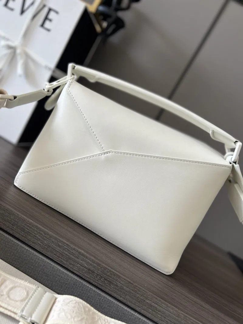 Loewe White Leather Crossbody Handbag 323 - Image 3
