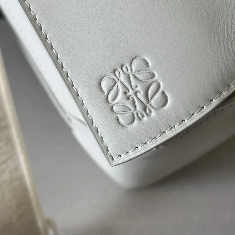 Loewe White Leather Crossbody Handbag 323 - Image 4