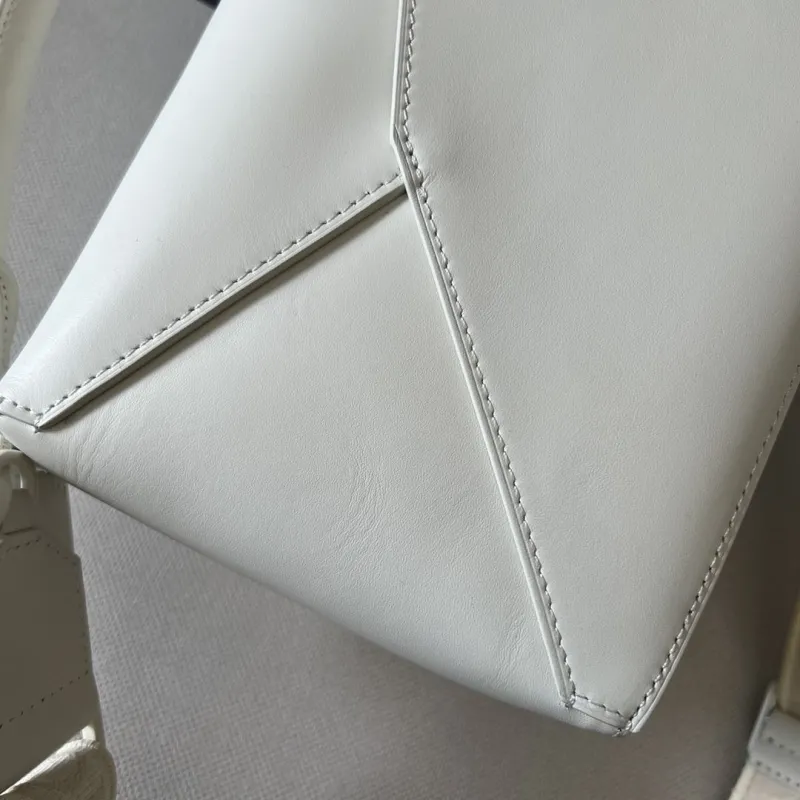 Loewe White Leather Crossbody Handbag 323 - Image 6