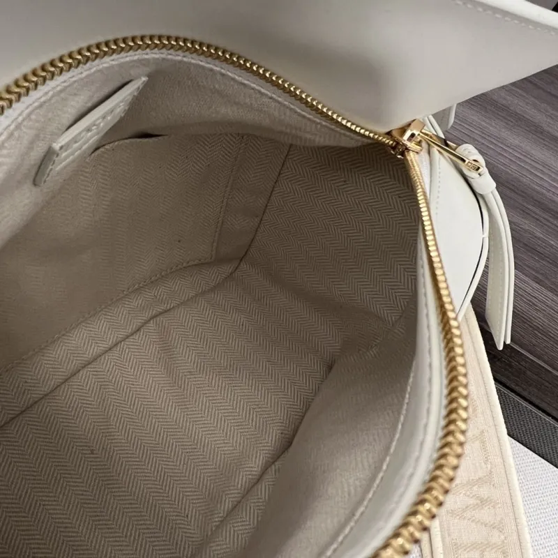 Loewe White Leather Crossbody Handbag 323 - Image 8