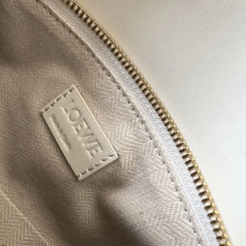 Loewe White Leather Crossbody Handbag 323 - Image 9