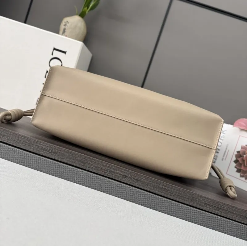 LOEWE Beige Leather Shoulder Bag 324 - Image 4