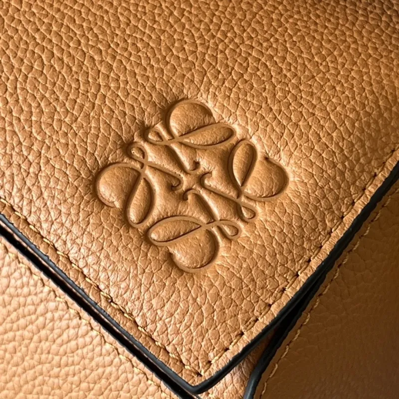 Loewe Tan Leather Handbag 343 - Image 3