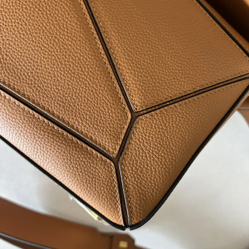 Loewe Tan Leather Handbag 343 - Image 4