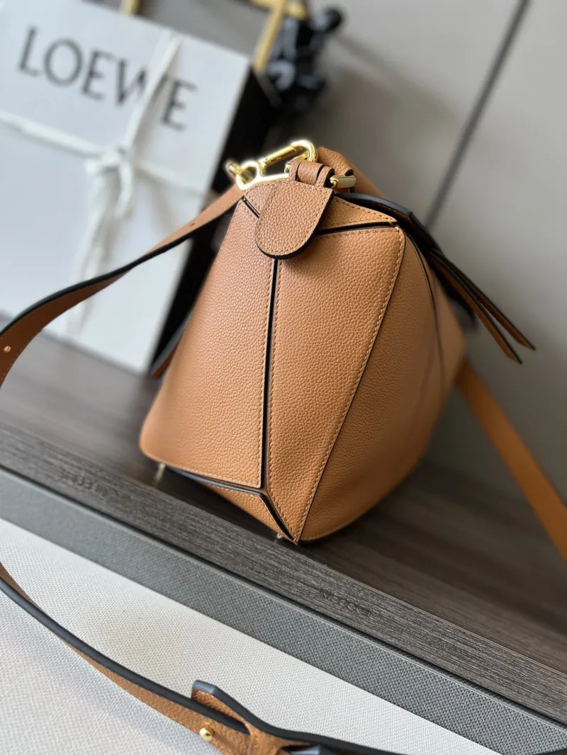 Loewe Tan Leather Handbag 343 - Image 5
