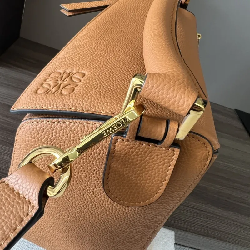 Loewe Tan Leather Handbag 343 - Image 6