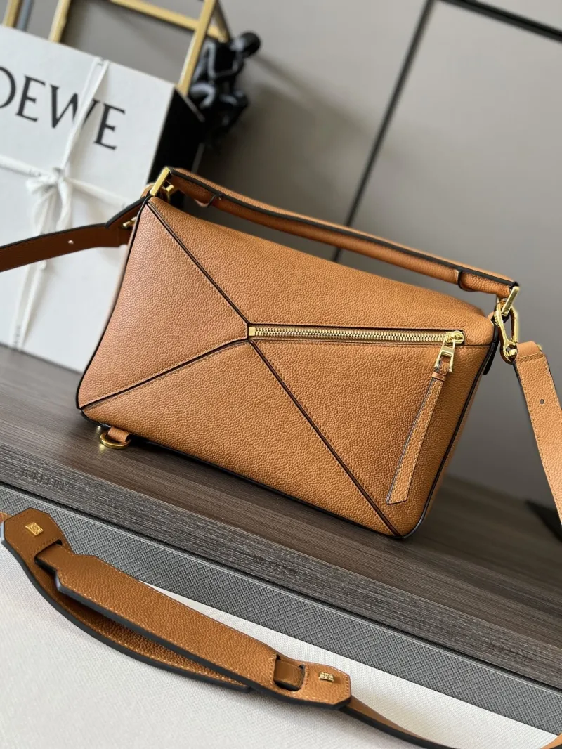Loewe Tan Leather Handbag 343 - Image 7
