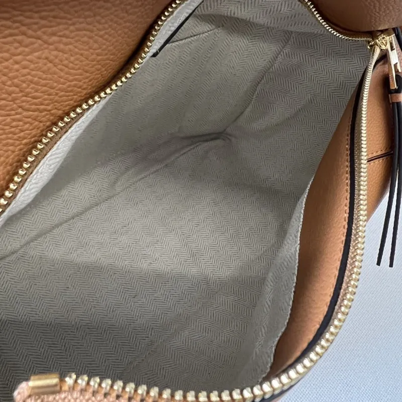 Loewe Tan Leather Handbag 343 - Image 8