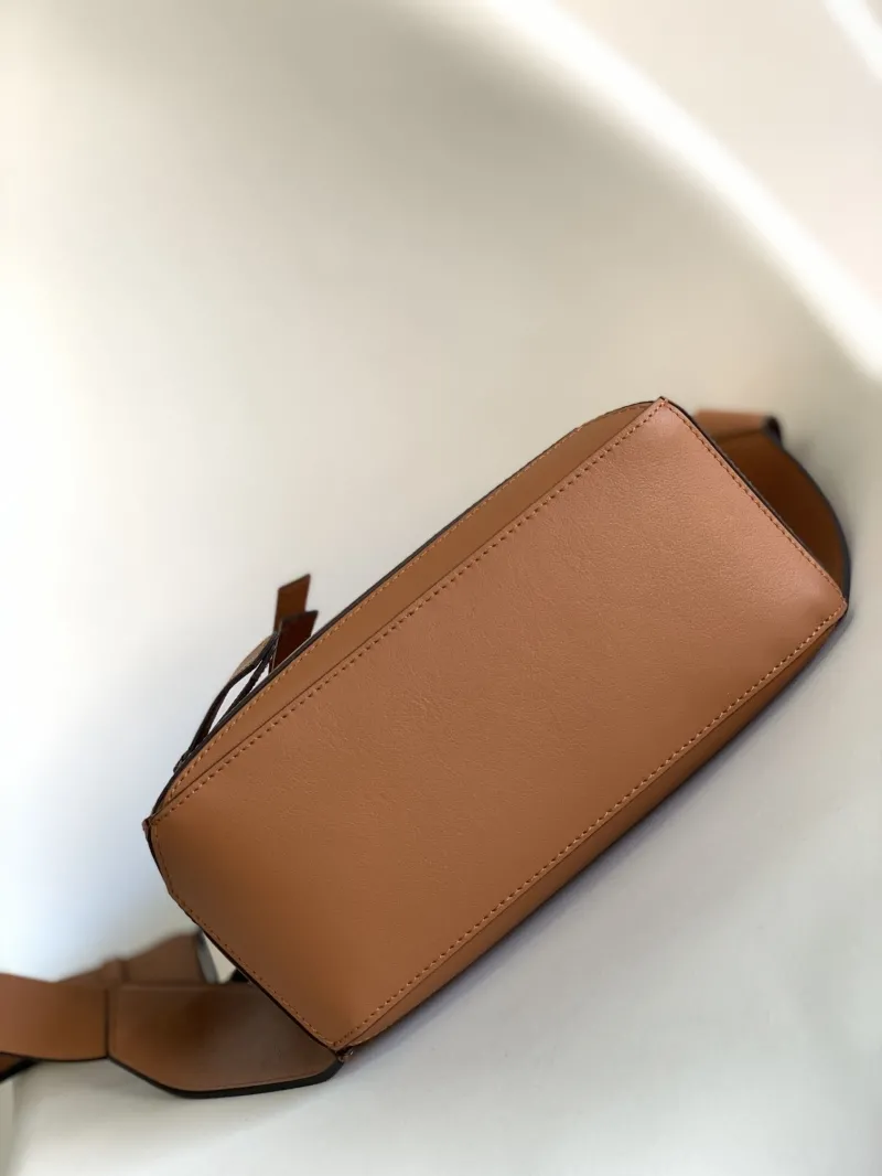 Loewe Tan Leather Sling Bag - Image 5