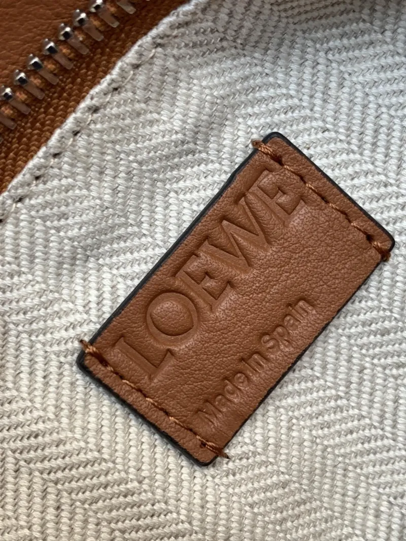 Loewe Tan Leather Sling Bag - Image 9