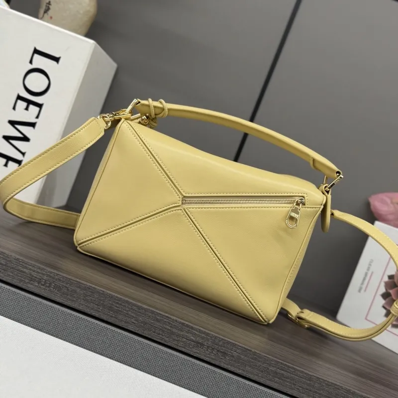 LOEWE Pale Yellow Leather Shoulder Handbag - Image 3