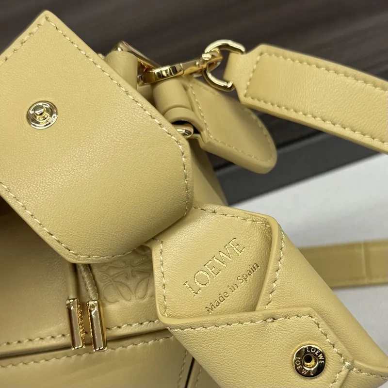 LOEWE Pale Yellow Leather Shoulder Handbag - Image 6
