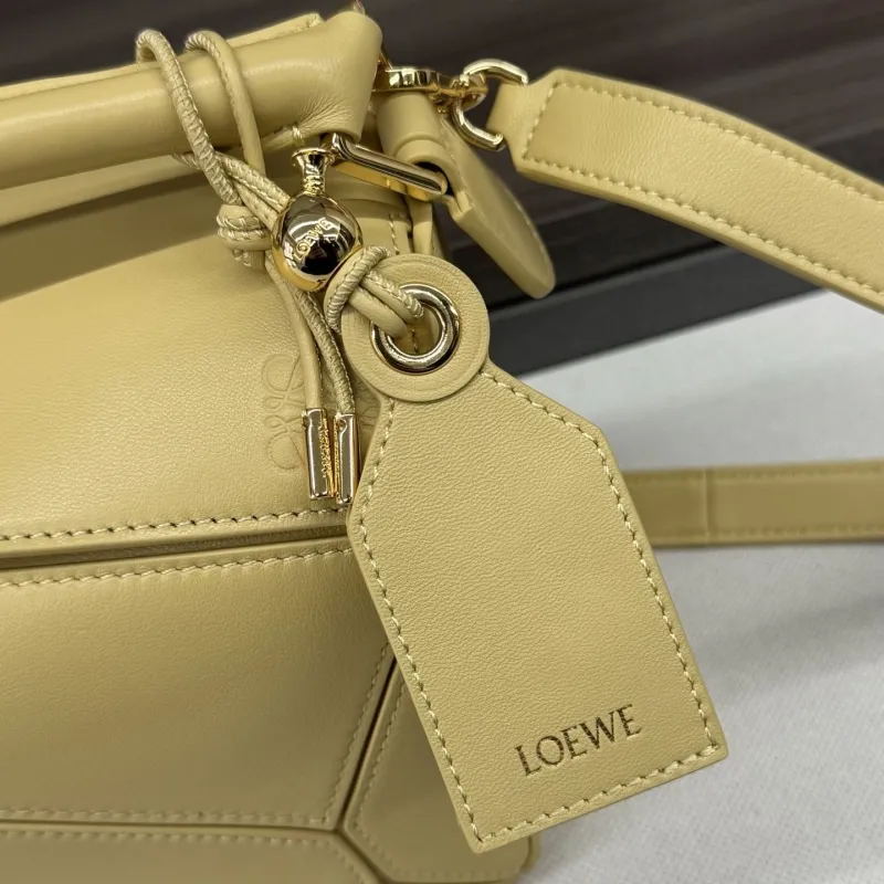 LOEWE Pale Yellow Leather Shoulder Handbag - Image 7