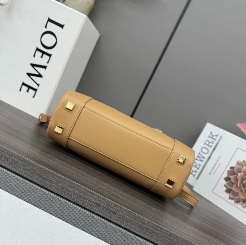 Loewe Tan Leather Crossbody Handbag 376 - Image 4