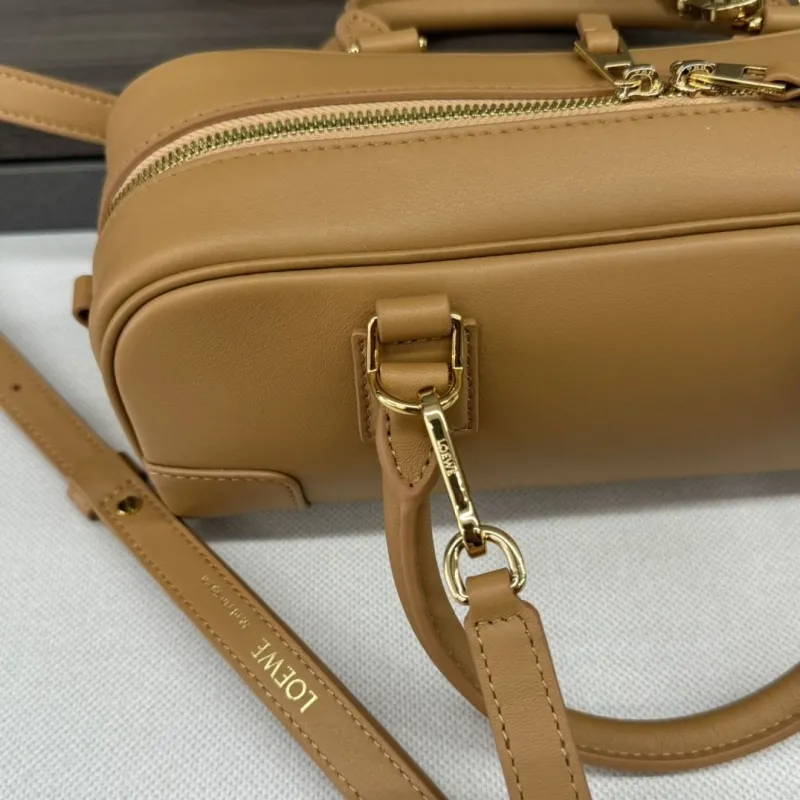 Loewe Tan Leather Crossbody Handbag 376 - Image 7