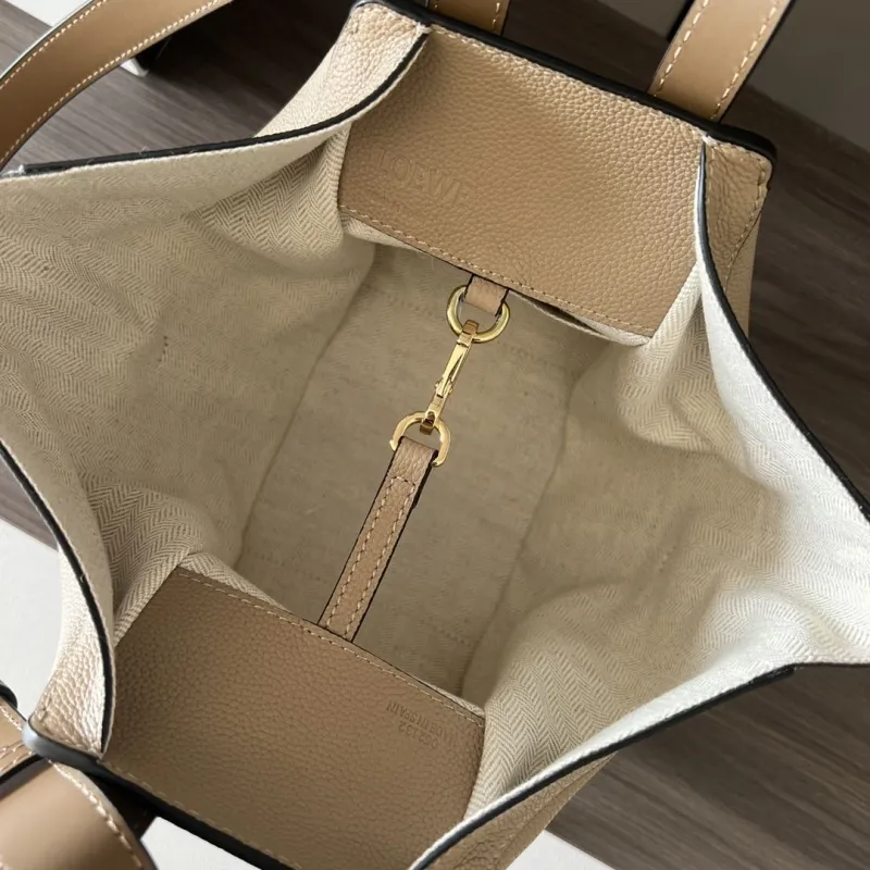 Loewe Beige Leather Crossbody Handbag 382 - Image 8