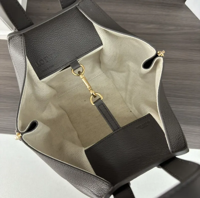 Loewe Gray Leather Handbag 385 - Image 8
