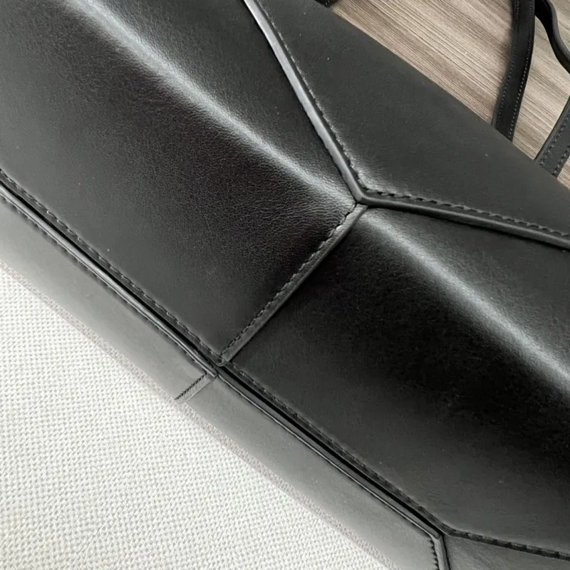 LOEWE Black Leather Tote Bag 391 - Image 7