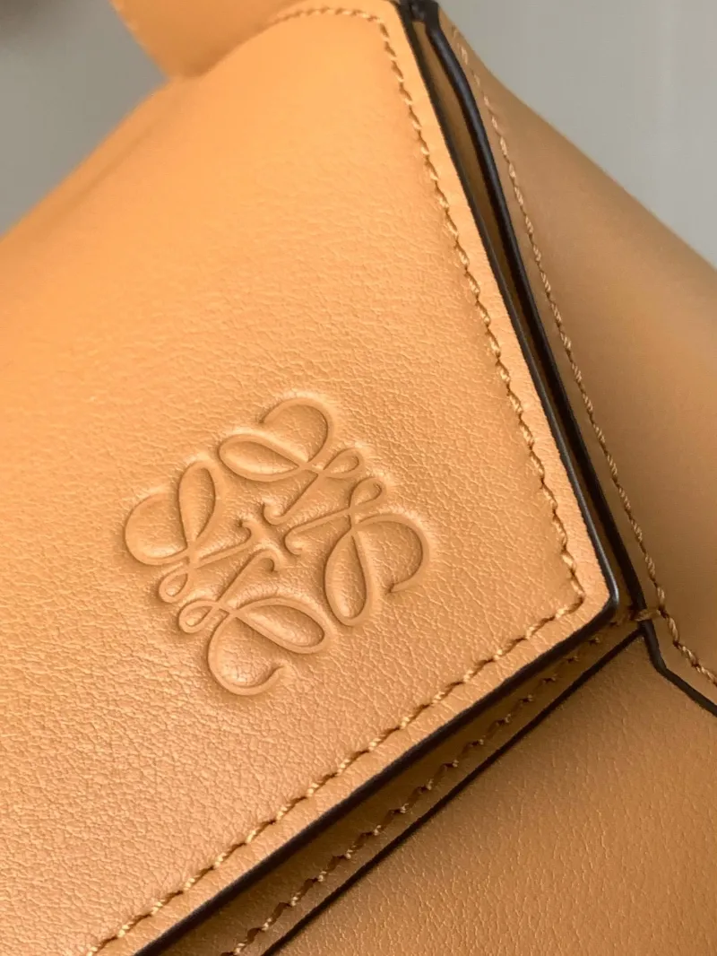 Loewe Tan Leather Shoulder Bag 412 - Image 9