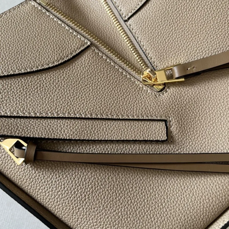 LOEWE Beige Leather Handbag 414 - Image 7