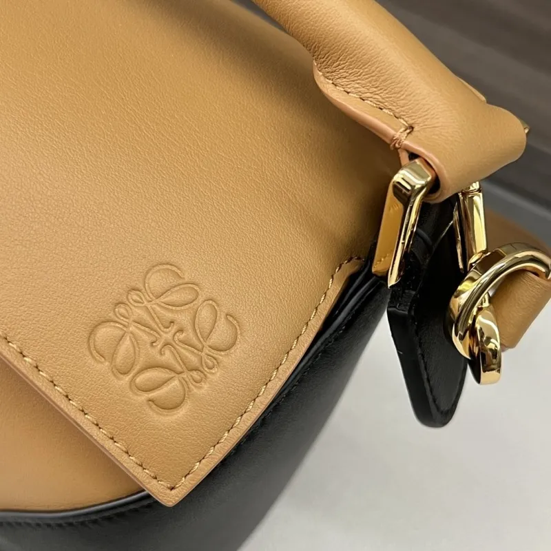 LOEWE Black and Tan Leather Crossbody Handbag 441 - Image 5
