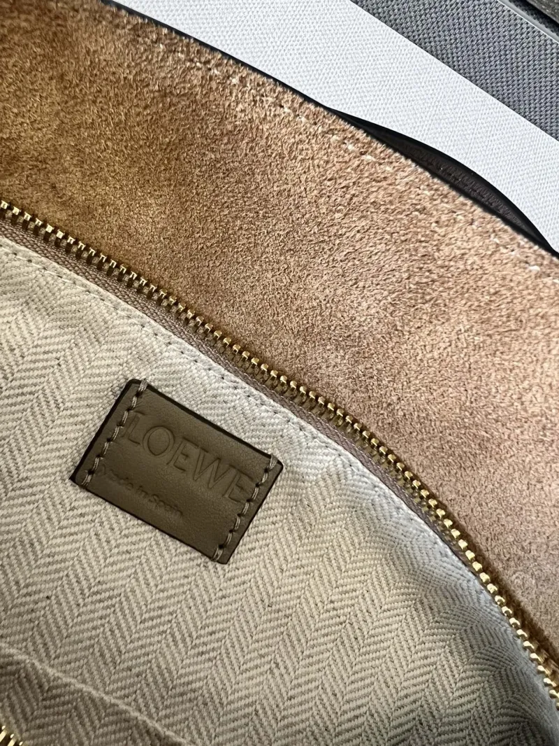 LOEWE Beige Olive Leather Handbag - Image 8
