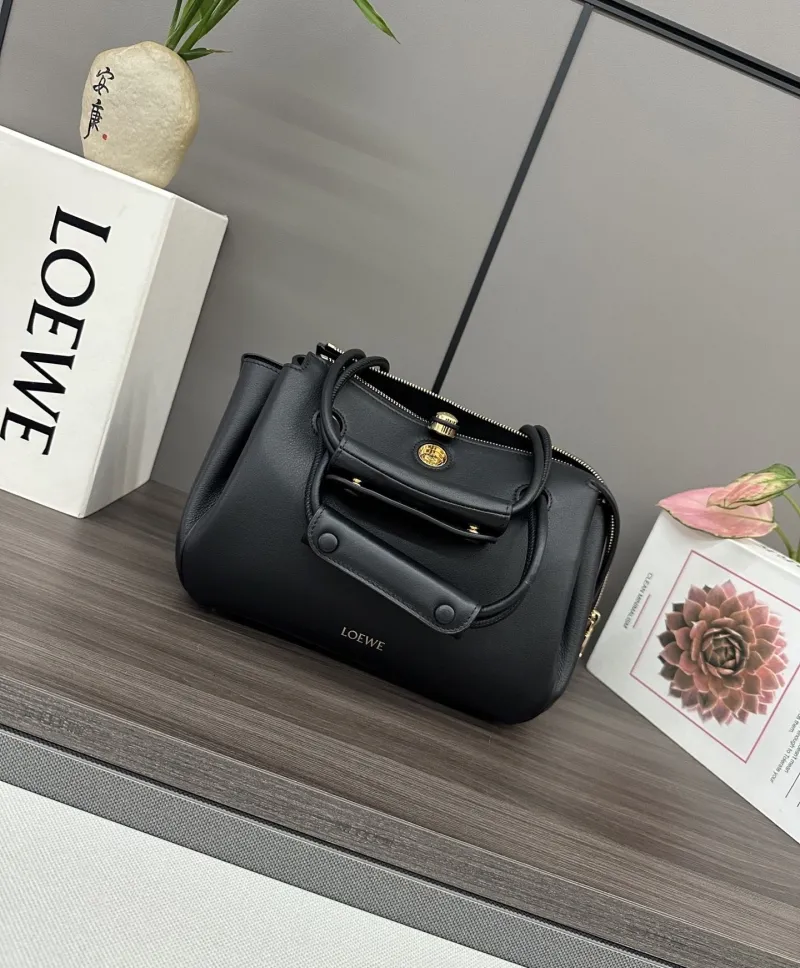 LOEWE Black Leather Handbag 452
