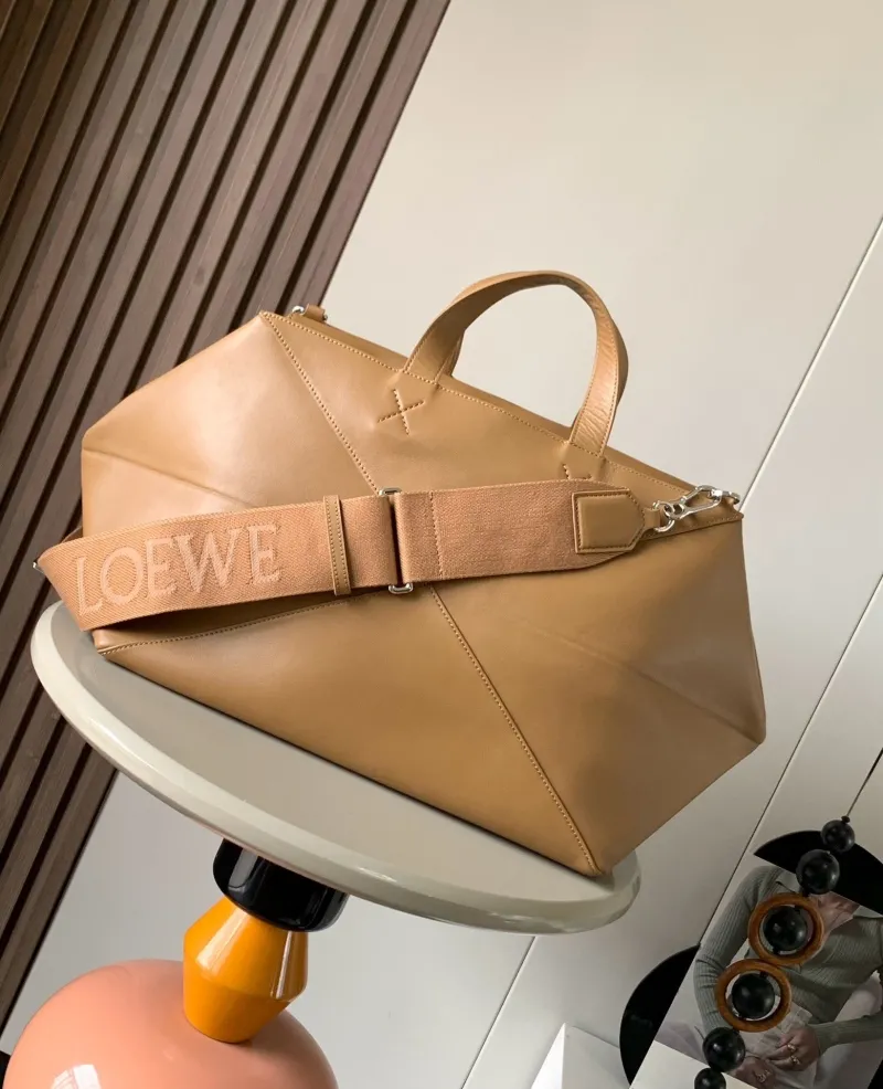Loewe Tan Leather Handbag 504 - Image 3