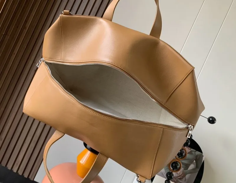 Loewe Tan Leather Handbag 504 - Image 8