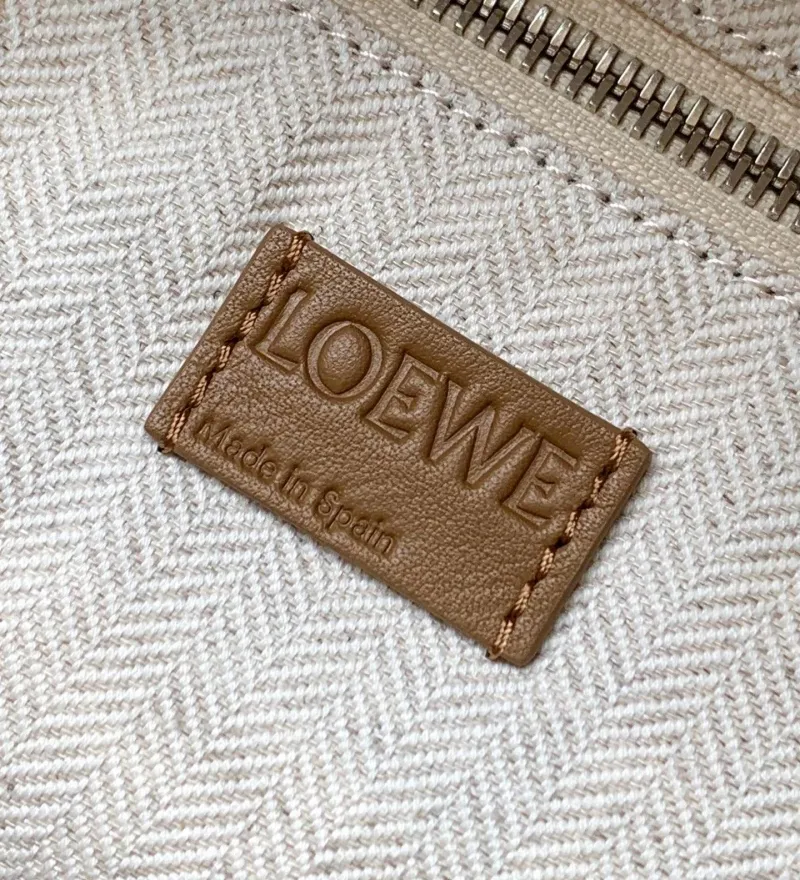 Loewe Tan Leather Handbag 504 - Image 9