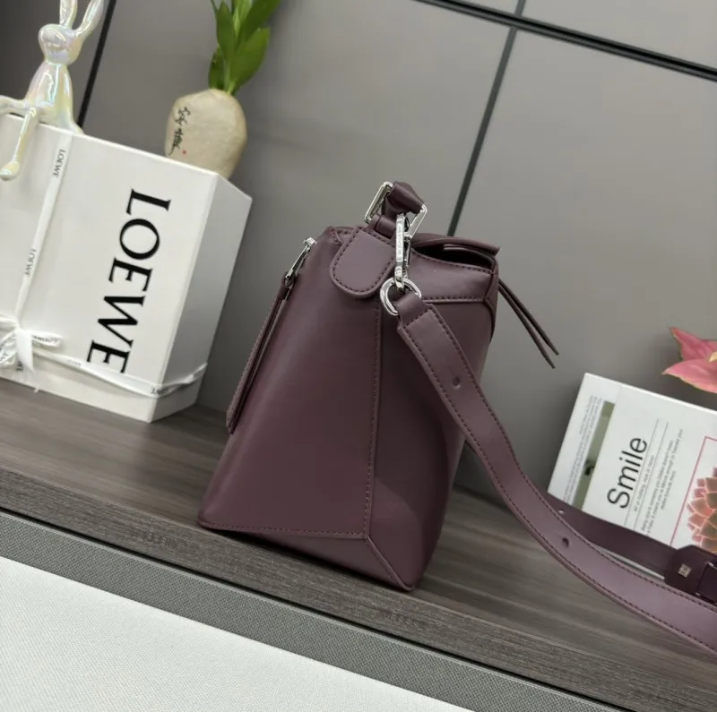 Alternative view of LOEWE Plum Leather Shoulder Bag 515