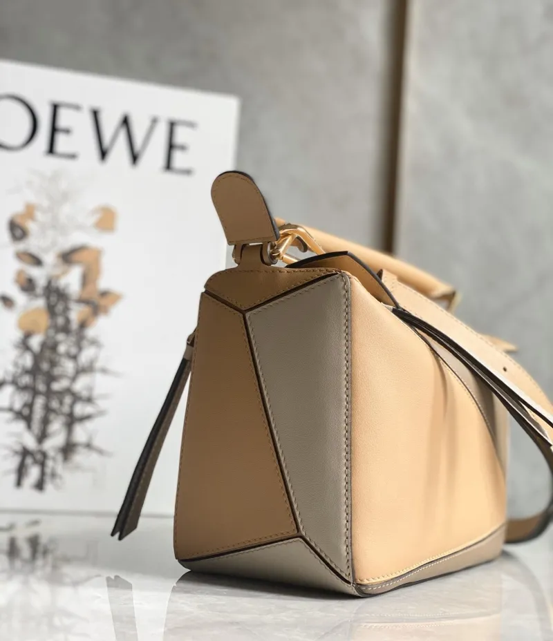 Alternative view of Loewe Puzzle Shoulder Bag Beige Gray 521